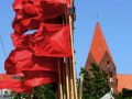 Ostseebad Rerik am Salzhaff - Netzflaggen der Fischer und die frühgotische St.-Johannes-Kirche in Rerik 
