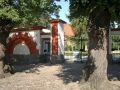 Güstrow in Mecklenburg - der Eingang zum historischen Gertrudenfriedhof mit der Barlach-Gedenkstätte