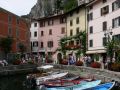 Gardasee-Rundfahrt - Limone sul Garda, die Altstadt mit dem kleinen Bootshafen Porto vecchio
