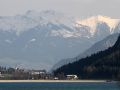 Der Achensee in Pertisau vor den schneebedeckten Zillertaler Alpen