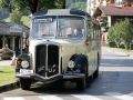 Nostalgie-Pendelverkehr in Pertisau am Achensee in Tirol zur Gramai Alm mit einem Berna-Oldtimer-Omnibus