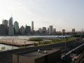 Der Blick von der Brooklyn Heights Promenade über den East River auf Manhattan - New York City