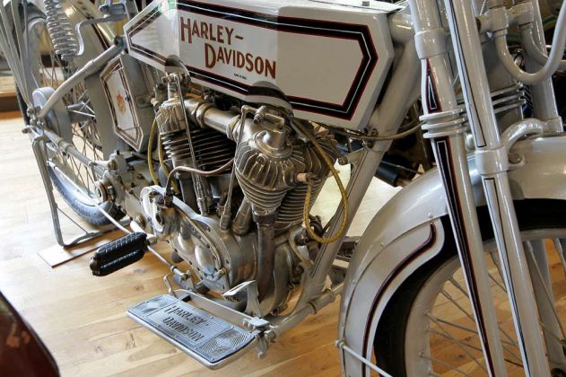 Detailansicht Harley-Davidson F 11, Baujahr 1915 – Motorradmuseum Stubbeköbing, Falster