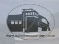 Das Logo des Technikmuseums Pütnitz - von der Tür eines Oldtimers abfotografiert