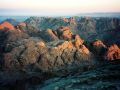 Sonnenaufgang über dem Sinai, beobachtet auf dem Gipfel des Moseberges Mt. Sinai