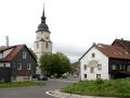 Friedrichroda im Thüringer Wald - der Kreisel an der Marktstrasse mit der Stadtkirche Sankt Blasius
