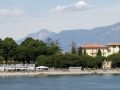 Toscolano-Maderno an der Riviera Bresciana des Gardasees - der Badestrand mit dem Restaurant Lido Azzuro