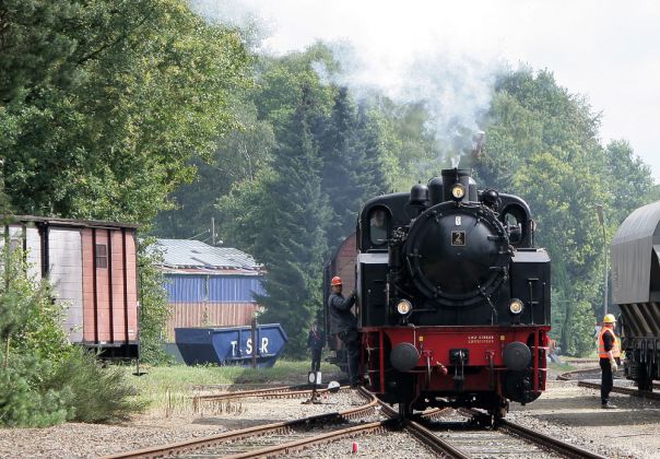 Jan Harpstedt von der Delmenhorst-Harpstedter-Eisenbahn - Rangierfahrt mit der Dampflok DHE No. 2, Typ Hannibal