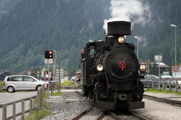 Die Zillertalbahn, Dampfzug der Zillertalbahn - Einfahrt in Mayrhofen, Zil