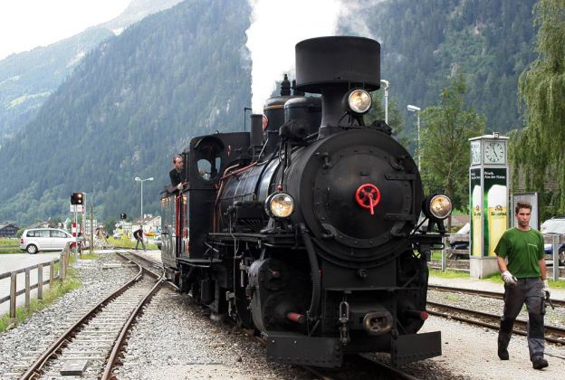 Die Zillertalbahn, Dampfzug der Zillertalbahn - Einfahrt in Mayrhofen, Zil