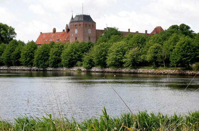 Schloss Aalholm am Nysted Nor - Ålholm Slot - Ostseeinsel Lolland, Dänemark
