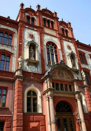 Hansestadt Rostock, Universitätsplatz - die historische Fassade des Universitätsgebäudes
