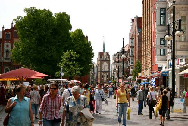 <p>Hansestadt Rostock - die Kröpeliner Strasse, Fussgängerzone und Einkaufsmeile