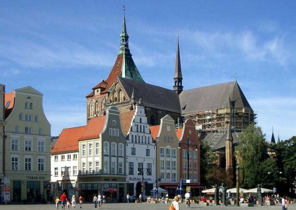 Hansestadt Rostock, der Neue Markt und die mächtige Marienkirche