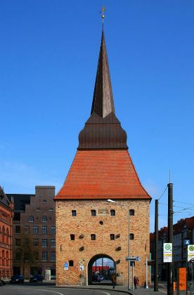 Hansestadt Rostock - das historische Steintor an der Steinstrasse