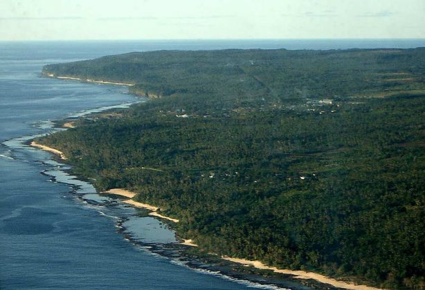 Die Westküste der Insel Eua  aus der Luft - Königreich Tonga
