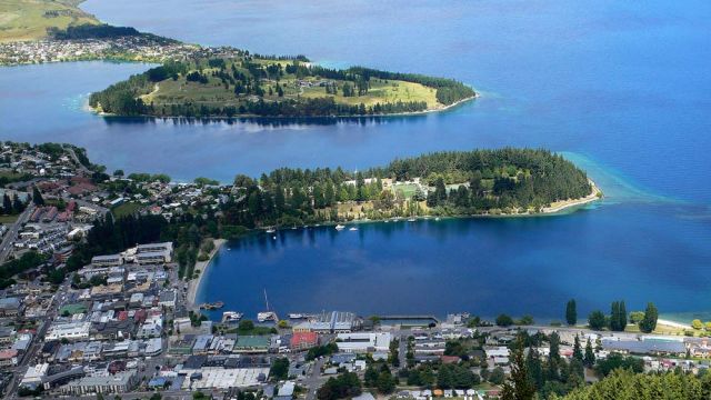 Queenstown mit Queenstown Gardens, Queenstown Trail  und Peninsula im Lake Wakatipu - Südinsel Neuseeland