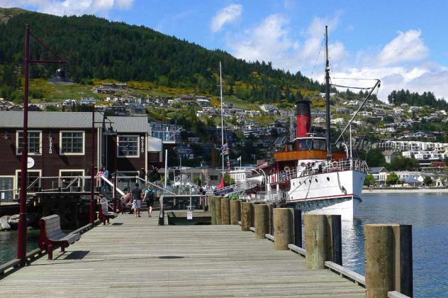 Die Steamer Wharf in Queenstown mit dem Traditionsdampfer TSS Earnslaw - Südinsel Neuseeland