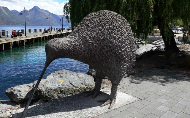 Kiwi-Bronzestatue am Visitor Center - Queenstown, New Zealand