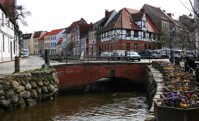 Hansestadt Wismar - der Mühlenbach und Brücke der Runden Grube