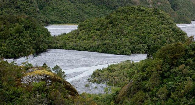 Der Waiho River am Franz-Josef-Glacier  im Westland National Park, Neuseeland 