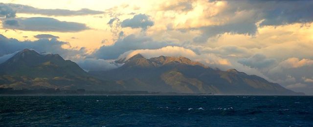 	Die Bucht Kaikouras mit den Kaikoura Ranges - Ostküste der Südinsel Neuseelands