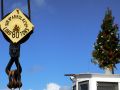 Weihnachtsbaum auf dem historischen Dampf-Schwimmkran vor dem Te Papa Museum, Wellington