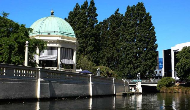  Kahnfahrt durch den Botanischen Garten von Christchurch auf dem Flüsschen Avon
