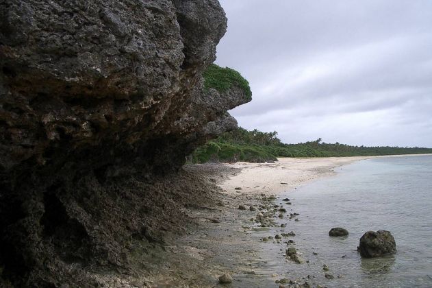 Der Südseestrand nahe Billy's Place, Pangai auf der Insel Lifuka im Königreich Tonga.
