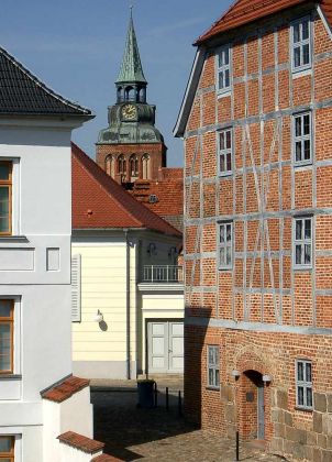 Güstrow in Mecklenburg - ein Blick in die Altstadt mit der Pfarrkirche St. Marien
