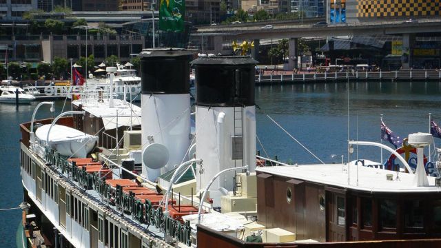 Die ehemaliege Fähre und heutiges Restaurantschiff South Steyne liegt im Darling Harbour - Sydney, Australien
