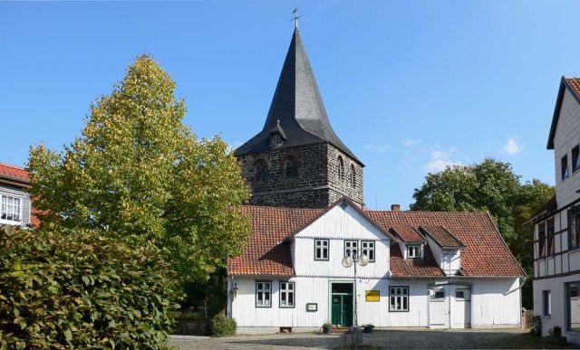 Neustadt am Rübenberge - Neustadt-Mandelsloh, die evangelisch-lutherische Kirche St. Osdag
