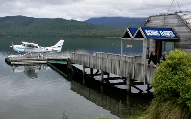 Te Anau - Wasserflugzeug-Rundflüge mit einer Cessna U 206 Stationair - Lake Te Anau, Fjordland-Nationalpark 