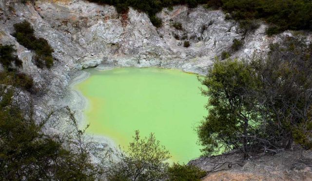 Devil's Green Pool, das Teufelsbad - Waiotapu Thermal Wonderland, südlich von Rotorua, Neuseeland