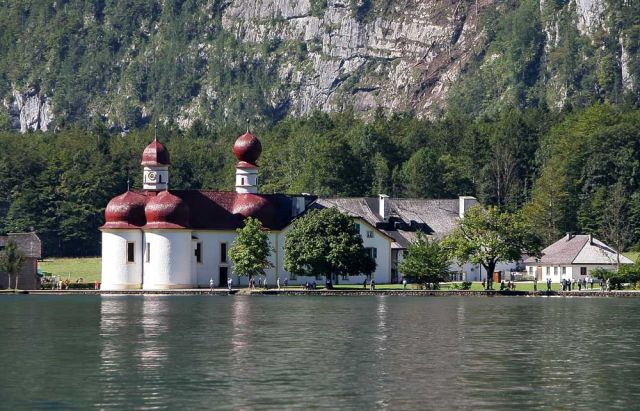 Königssee - Wallfahrtskapelle St. Bartholomä auf der Halbinsel Hirschau, Berchtesgadener Land
