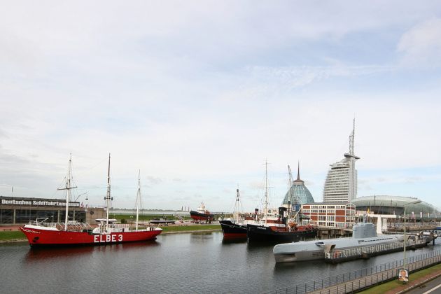 Museumshafen des Schifffahrtsmuseums vor dem Atlantic Hotel Sail City - Bremerhaven 