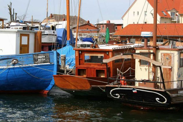 Die Ostseeinsel Poel bei Wismar - Kutter und Museumsschiffe im Hafen von Kirchdorf