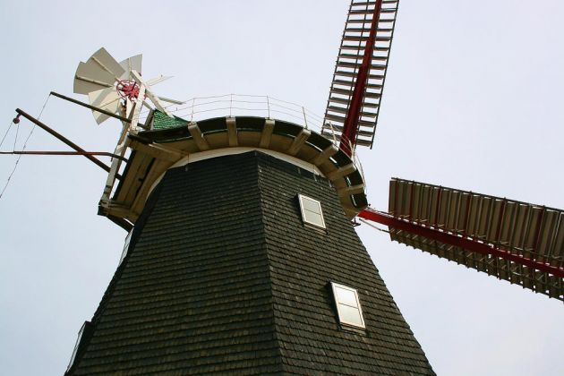 Die Holländer-Windmühle von Stove mit einem Flügeldurchmesser von 22 Metern - Molenbarg zwischen Wismar und Neubuckow am Salzhaff gegenüber der Insel Poel
