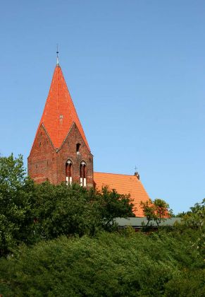 Ostseebad Rerik am Salzhaff - die frühgotische St.-Johannes-Kirche in Rerik mit quadratischem Turm und achtseitigem Helm, genannt 'Bischofsmütze'