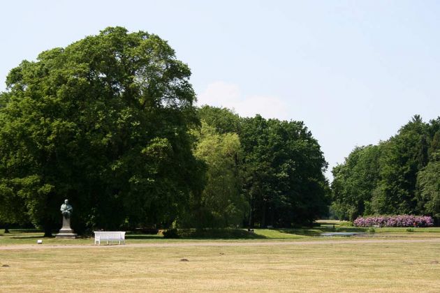 Das FFH-Gebiet 'Schlosspark Ludwigslust' am Residenzschloss Ludwigslust, angelegt im Stil eines englischen Landschaftsgartens