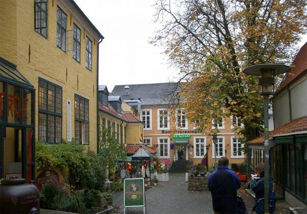 Seitengasse des Holm mit dem Restaurant Borgerfotreningen - Flensburg an der Förde