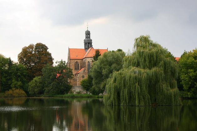 Klosterteich, Kloster- und Pfarrkirche St. Michael - Kloster Marienrode bei Hildesheim