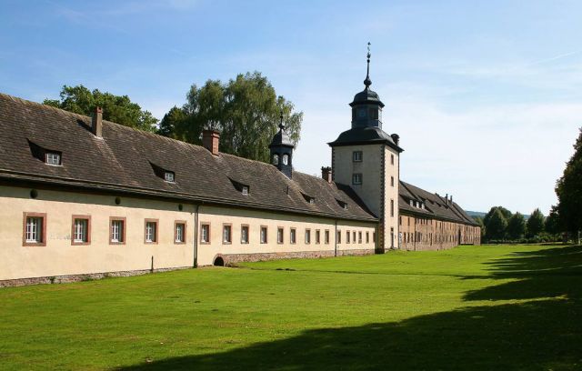 Die Westfassade des Schlosses und Klosters Corvey bei Höxter an der Weser
