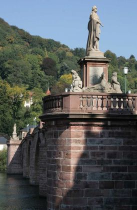 Heidelberg am Neckar - Sandstein-Statuen auf der Alten Brücke