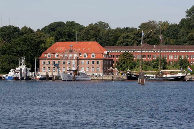 Kiel - das Gebäude der Wasserschutzpolizei und Ministerien