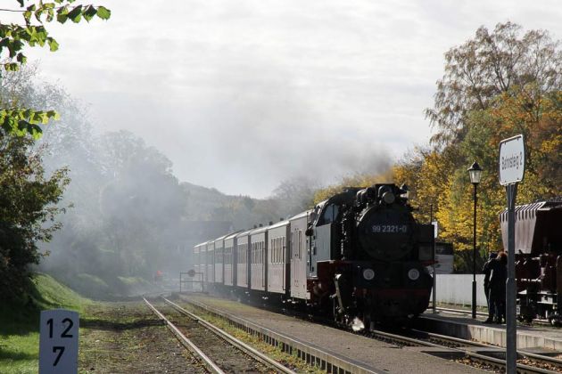 Mecklenburgische Bäderbahn Molli - Dampfzug-Einfahrt in den Bahnhof Kühlungsborn-Ost