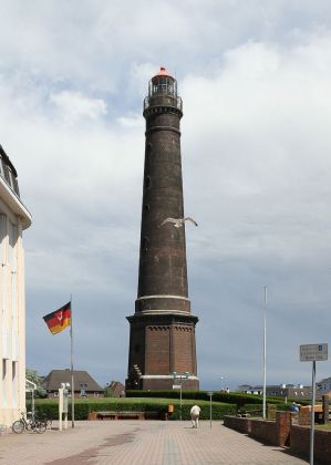 Niedersachsen, Ostfriesland - Nordseeinsel Borkum, der Grosse Leuchtturm aus Ziegeln mit 15 m hohem sechseckigen Sockel. See- und Quermarkenfeuer des Baujahres 1879