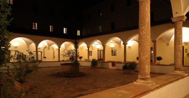 Urlaub in der Toskana -Pienza, Palazzo Piccolomini neben dem Dom