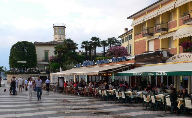 Lazise am Gardasee - Restaurants an der Uferpromenade Lungolago Marconi
