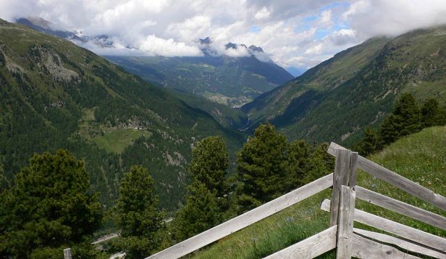 Das Timmelsjoch - die Nordwestseite der Hochalpenstrasse mit den Ötztaler Alpen in Österreich